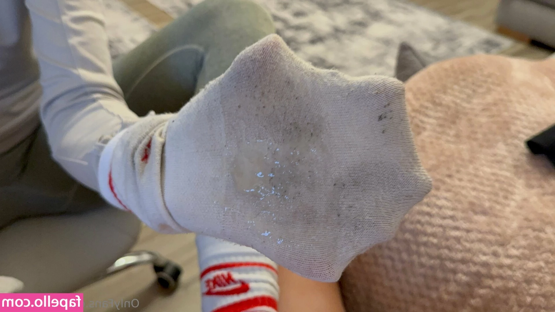 fitrebecca - Enjoy a nice and closeup view of my pussy and girl cock play!