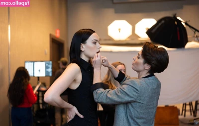 Daisy Ridley [ daisy-ridley ] - Oh look  another mindless bitch BEGGING to send their whole months