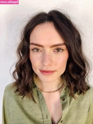 Daisy Ridley [ daisy-ridley ] - Upssss jejeje    Me first hime in my life with a plug in my ass  And