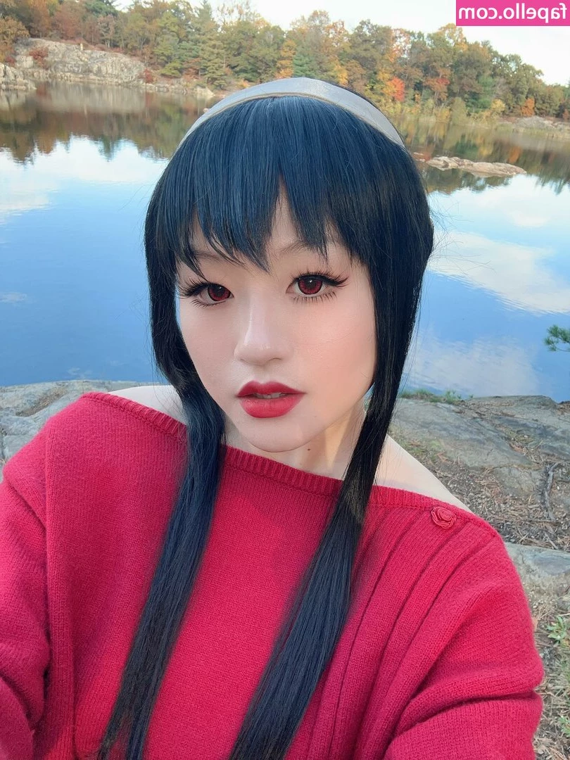 stel.hua [ stel-hua ] - got my nails done  dont really like it tho