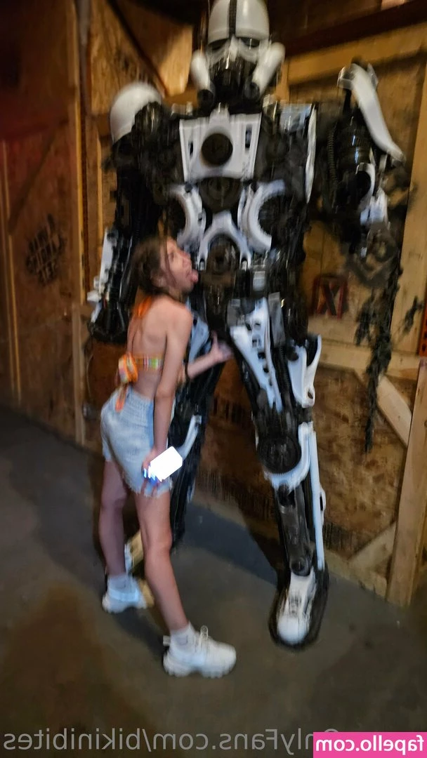 bikinibites - I want this on your face