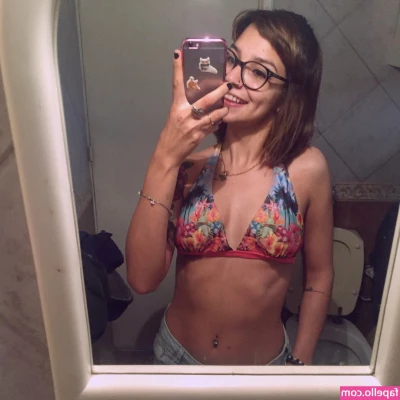 Catdelespacio - been starting to love tf out my lil toes   who tryna get them done