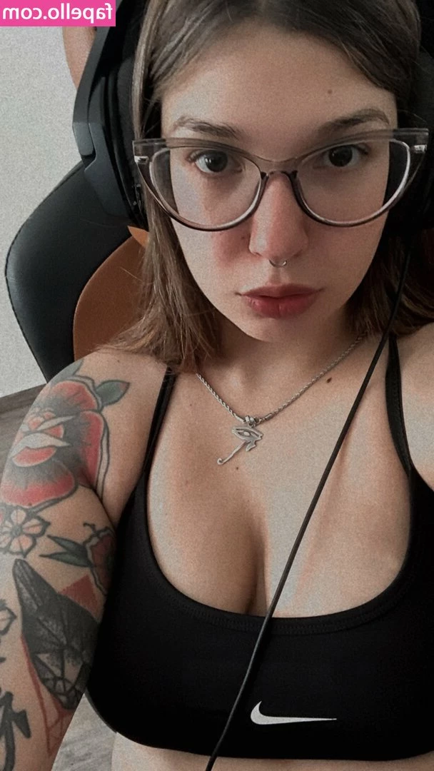 Catdelespacio - BRAND NEW! 👣👣 It's time for some Foot Fetish! Me and