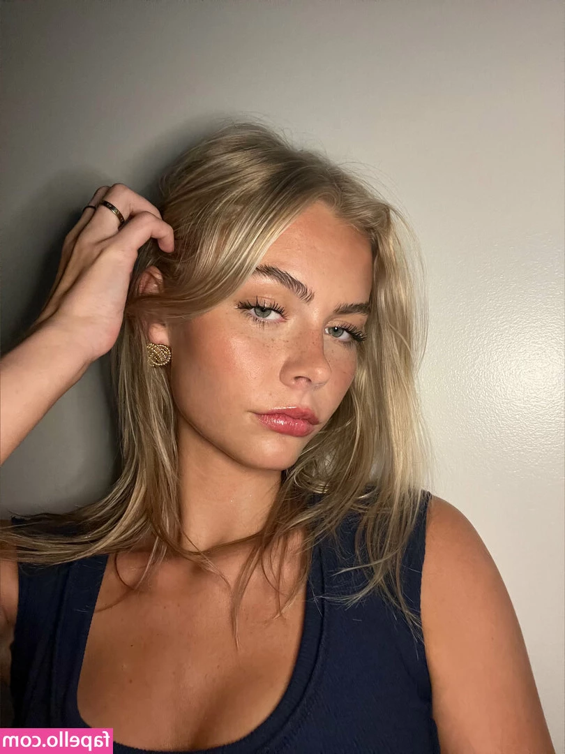 ariah_is_blonde [ ariah-is-blonde ] - I am so wet and hot Write to me and I will fulfill all your most