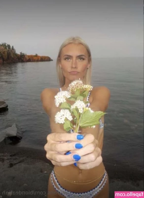 ariah_is_blonde [ ariah-is-blonde ] - Bad dreams lead to lazy days     amp  who needs clothes on lazy days