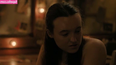 Bella Ramsey [ bella-ramsey ] - How s my tan lines