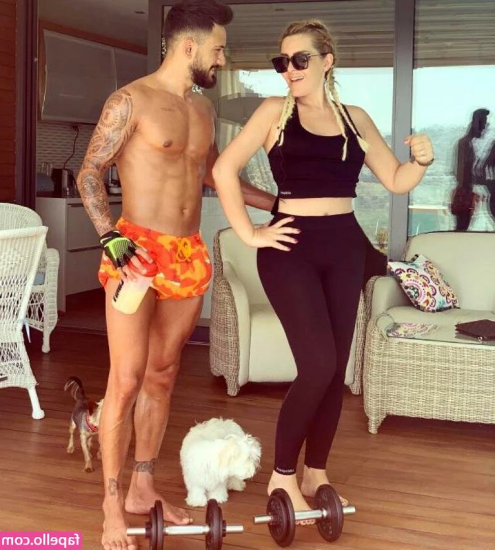 Simge Sağın [ simge-san ] - Camiseta transparente