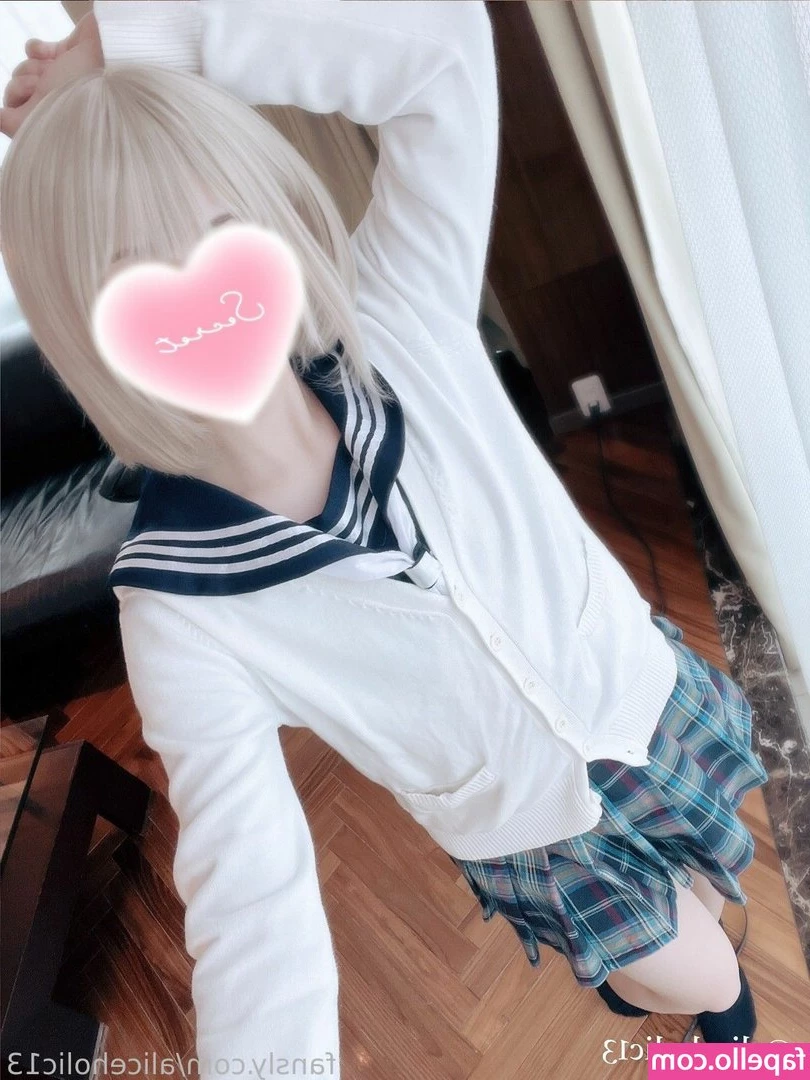 Aliceholic13 - Your daily advent calendar .. don’t forget to check in daily