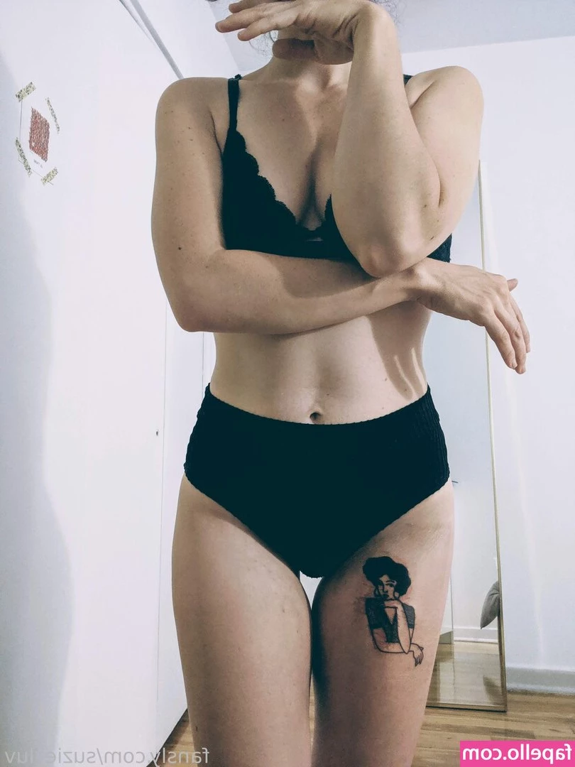 suzie_luv [ suzie-luv ] - One of my favorite simple boudoir pics ever taken  Fuck the lingerie