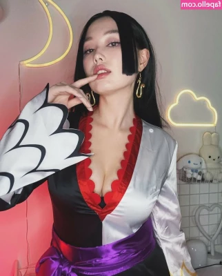 Oh No Nina [ oh-no-nina ] - Beach babe