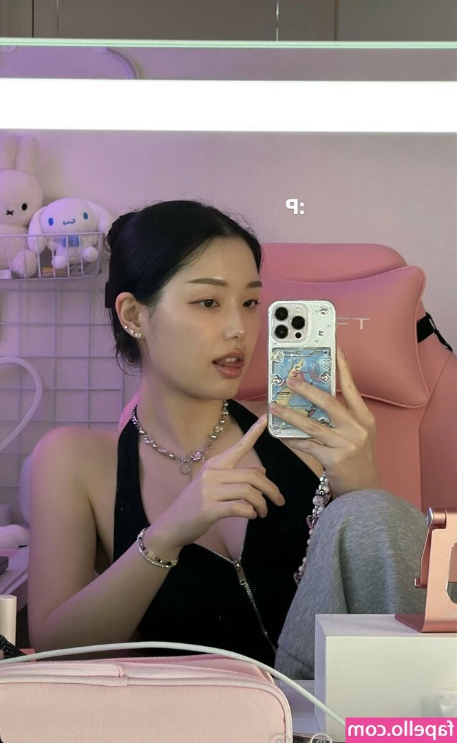 Oh No Nina [ oh-no-nina ] - filming with this outfit again and it was out of focus >< sad