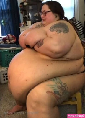 miss-ash - This sweet kitty @alexiardent will purr in your ear🤤🐾 She will