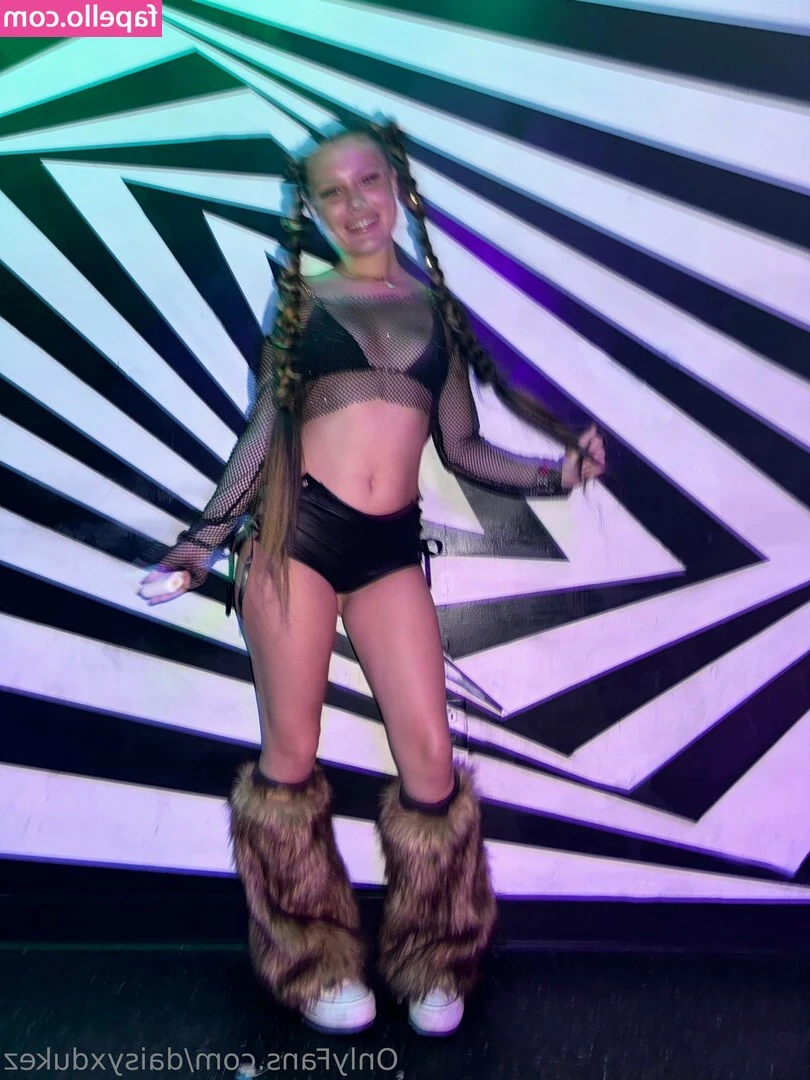 daisyxdukez - Do you like my pink panties? 🥰