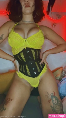 sinningwolf_cosplay [ sinningwolf-cosplay ] - taking pics and videos in this heat is a bad idea