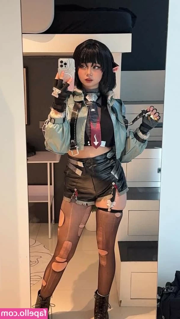 Chescakeuu [ chescakeuu-1 ] - Little sock tease for you🤭 Nothing hotter than running my fingers