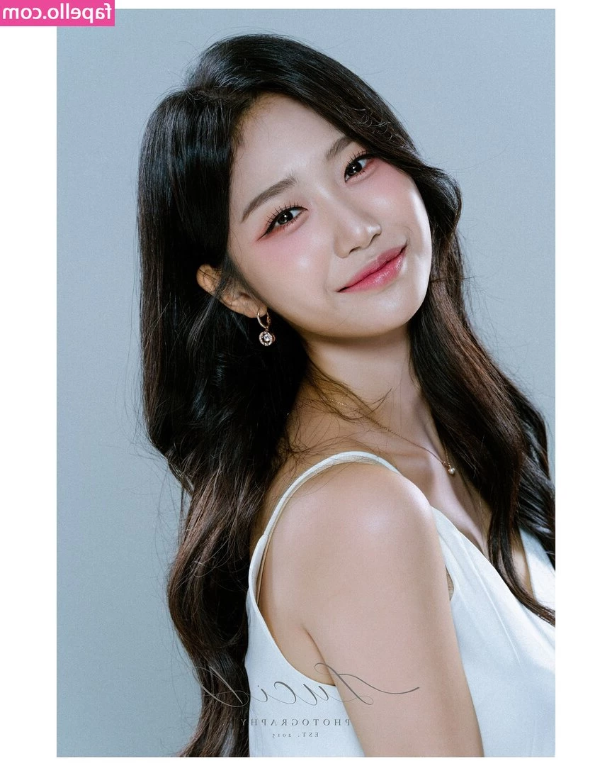 chaessol_ [ chaessol ] - You won't BELIEVE what's coming in my next video, babes🩷🩷