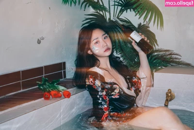 chaessol_ [ chaessol ] - This Queen needs to go to the beach  to make you more content  Send