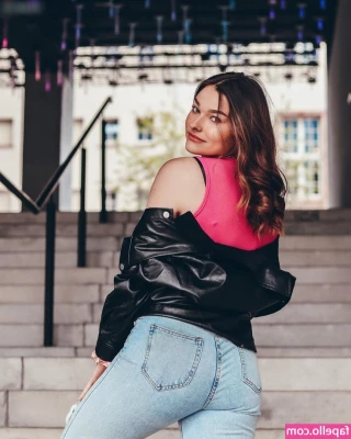 Marylu.ly [ marylu-ly ] - After shower drying and lotioning my big sexy body!!!!