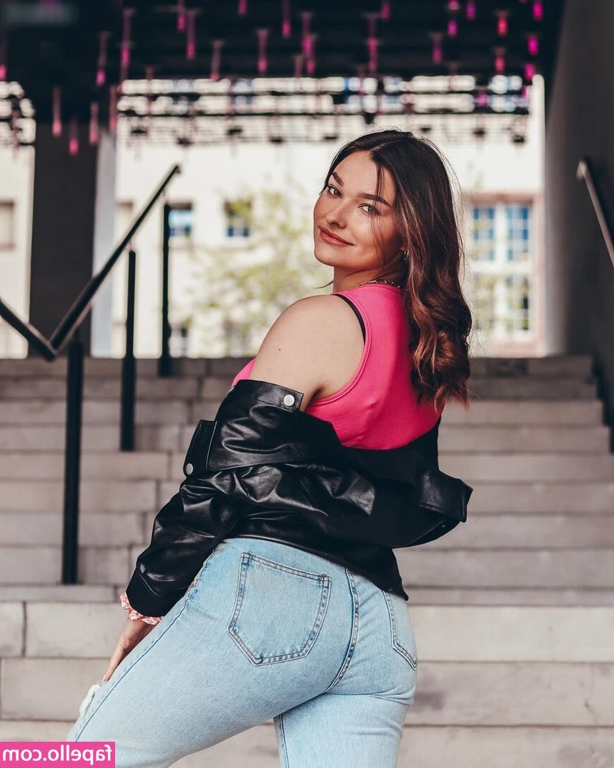 Marylu.ly [ marylu-ly ] - How about a little booty shaking and some Boobies