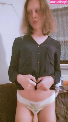 Sophie Valentine [ sophie-valentine-5 ] - Like my new nails? 💅