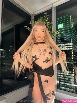 izzyskyee - A little Good Night striptease as I get naked & prepare for bed