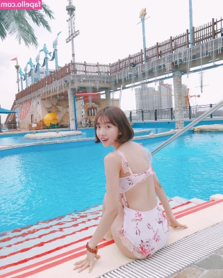 Sunny Dahye [ sunny-dahye ] - No aguante las ganas   y frote mi coño antes de bañarme