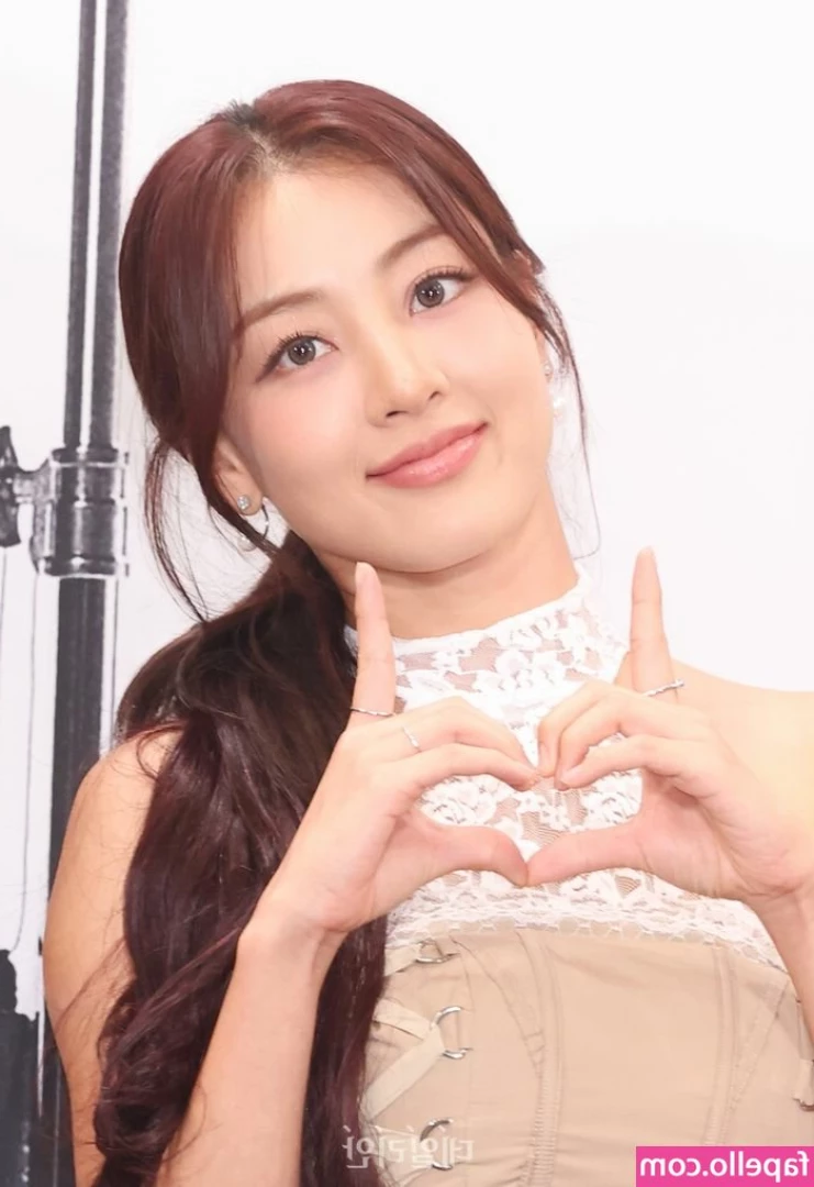 Jihyo - It s spooky time so that means costume TIME   Just you re friendly 