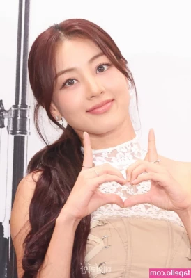 Jihyo - It s spooky time so that means costume TIME   Just you re friendly 