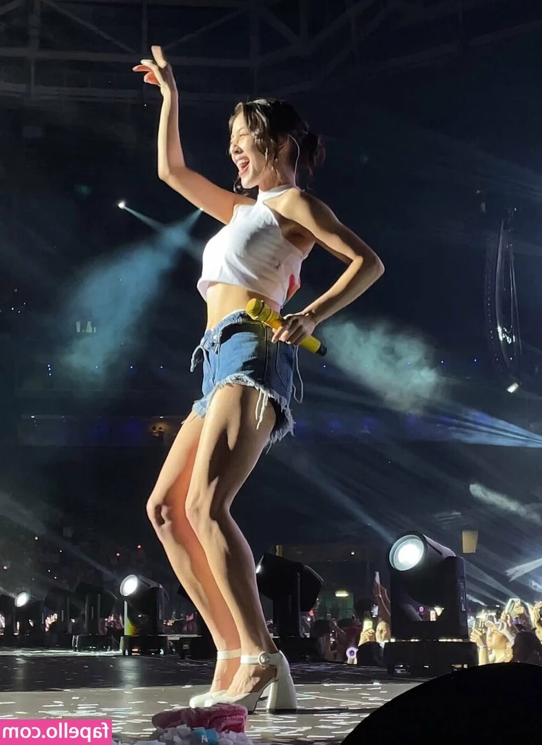 Jihyo - It’s snowing where I am! So I thought a cute white and blue set