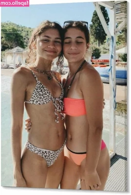 Zendaya Coleman [ zendaya-coleman ] - Fat nut with a fleshlight