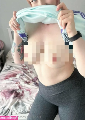 altzoeyfree - Con ganas de que me chupes todo el culito  y me muerdas las nalgas