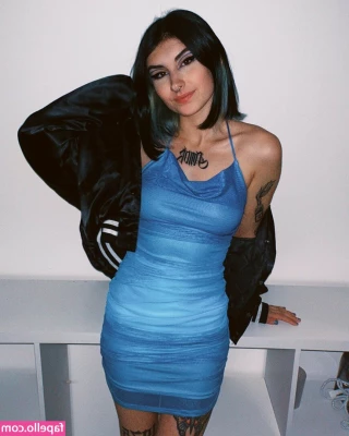 lalylaliaa - Tanning   Wanna see my tanlines