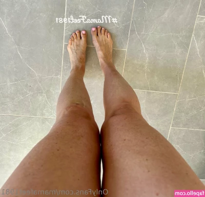 mamafeet1981 - Lounging around