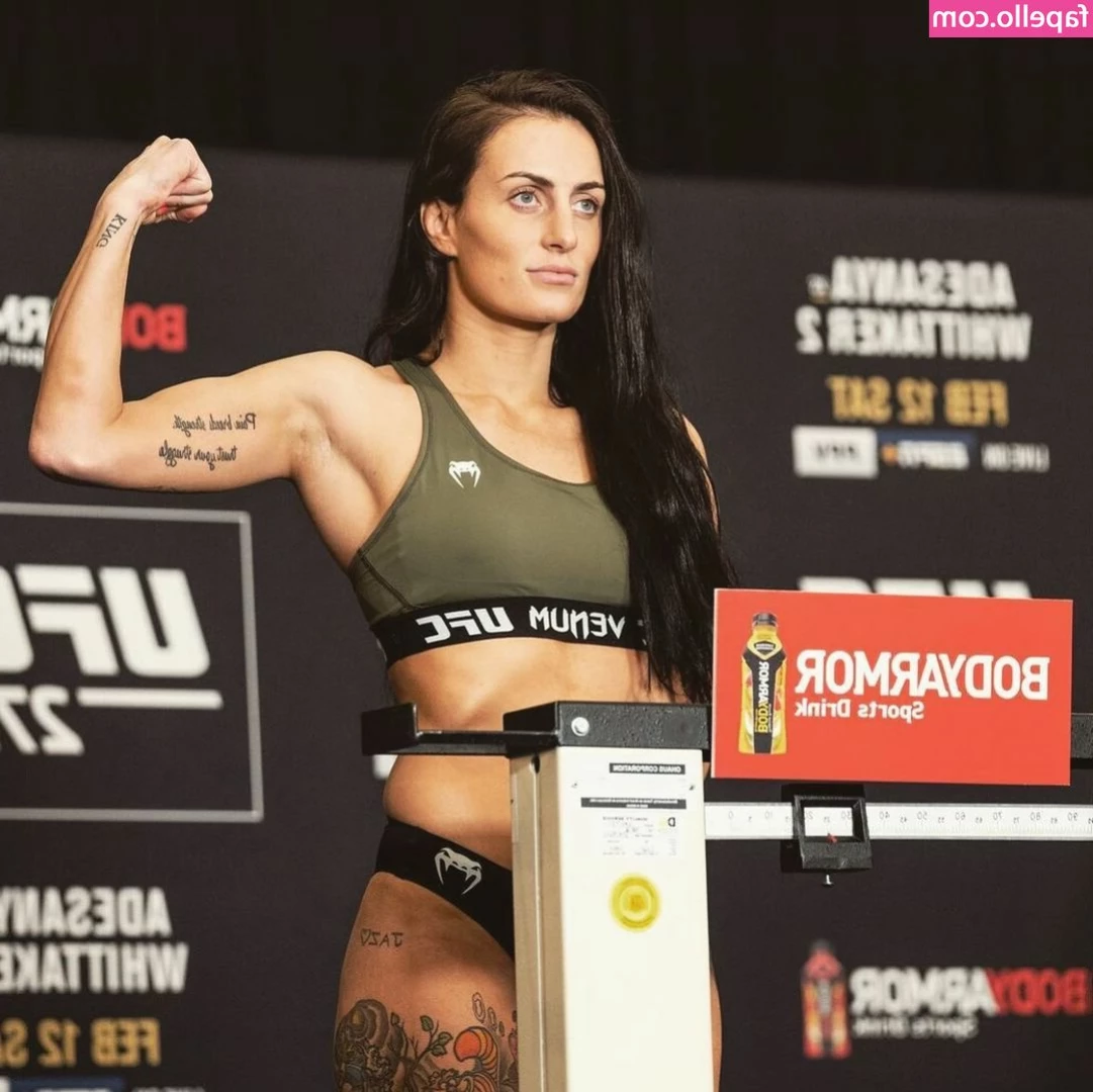 Casey O' Neill [ casey-o-neill ] - Have some vibe to do it in the hall way  DM me with your kinky