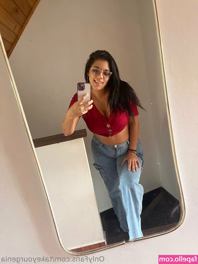 takeyourgenia - Your new favorite Latina @playgirlcarli 😍🔥 she loves to suck