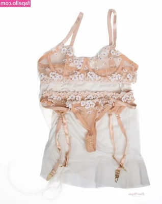 Daisy White [ daisy-white-1 ] - Had such a fun time with  kenxbarbiee what a great hotwife  She was