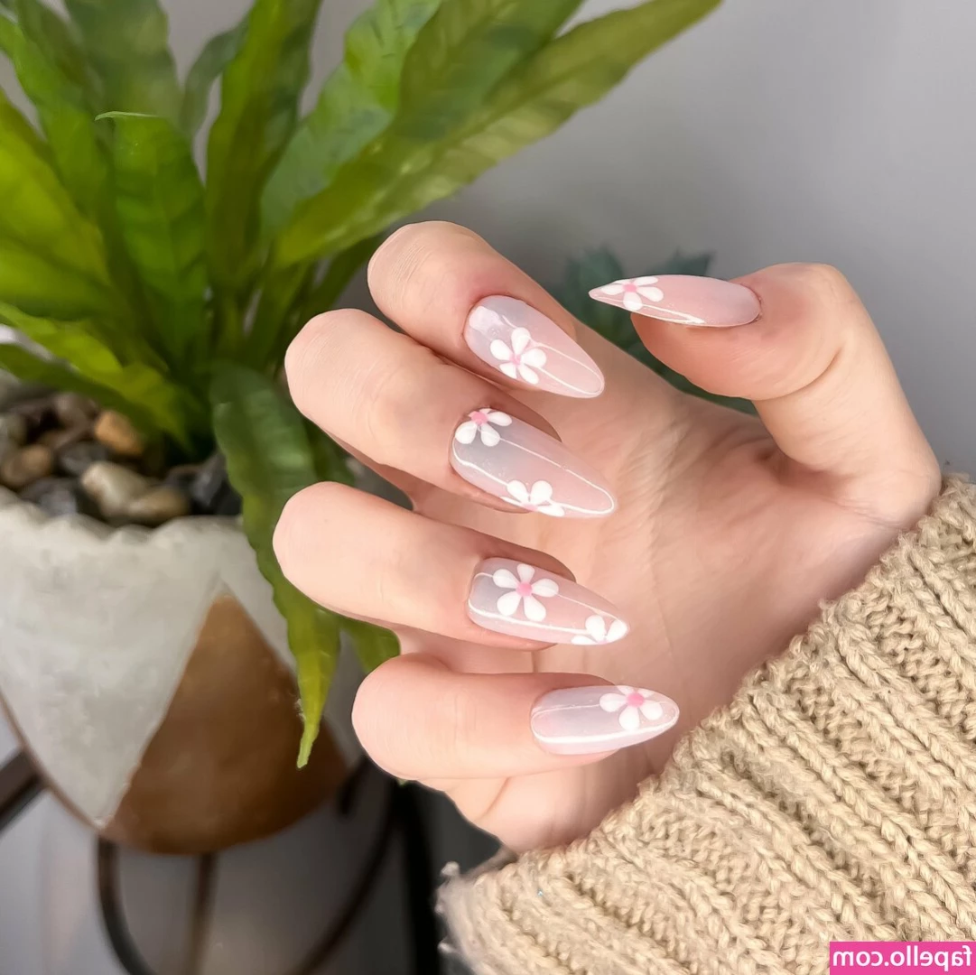 Daisy White [ daisy-white-1 ] - I’m the mood to get my titties played with 🙊 LIKE THIS POST if