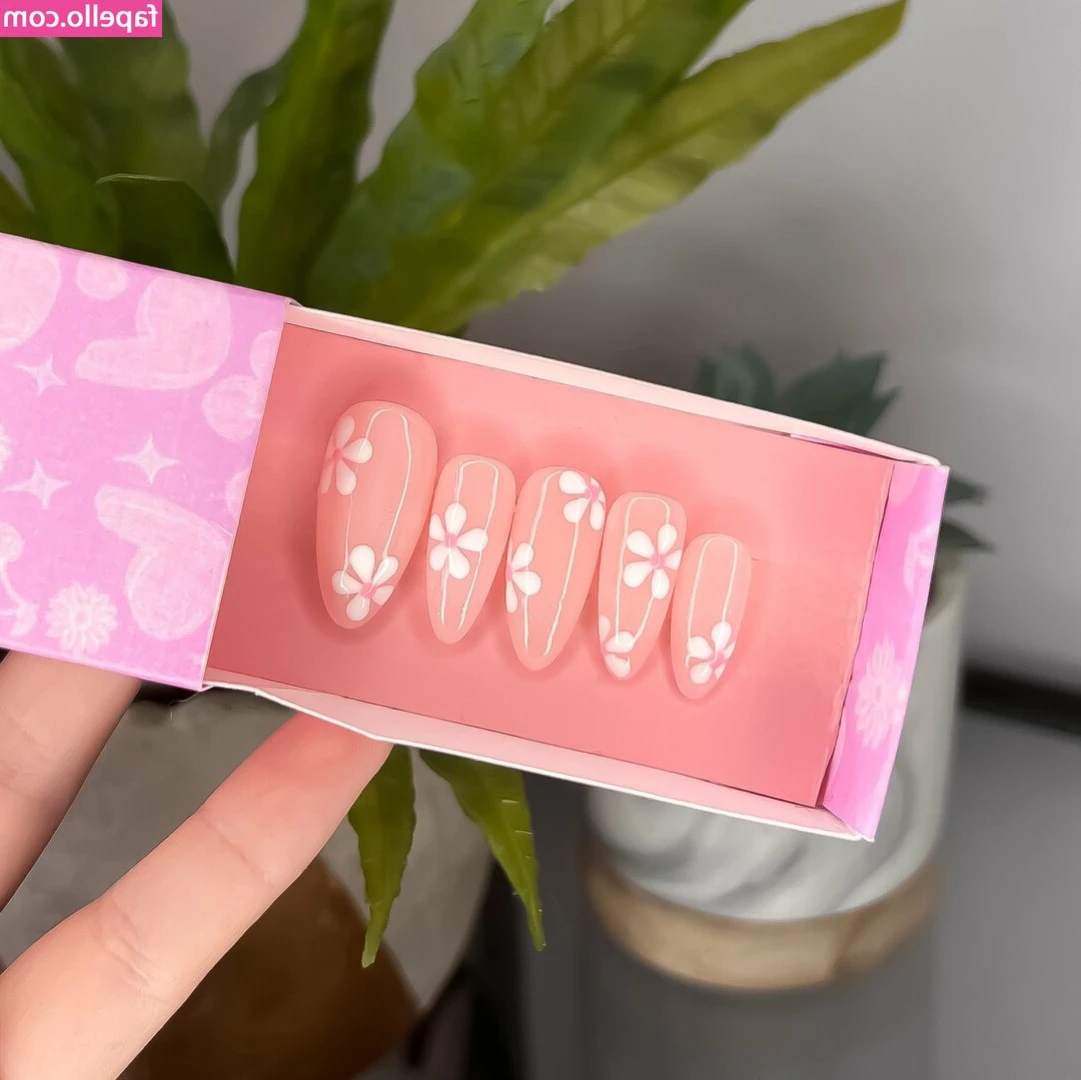 Daisy White [ daisy-white-1 ] - Have you ever been with a Cougar?