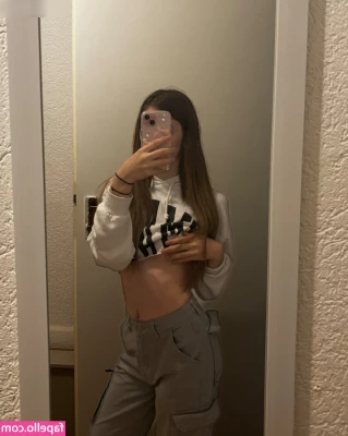 Lucy Müller [ lucy-mller ] - Want to sit on my lap?