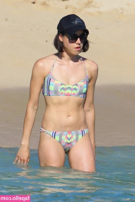 aubreyplaza - Let s get wet