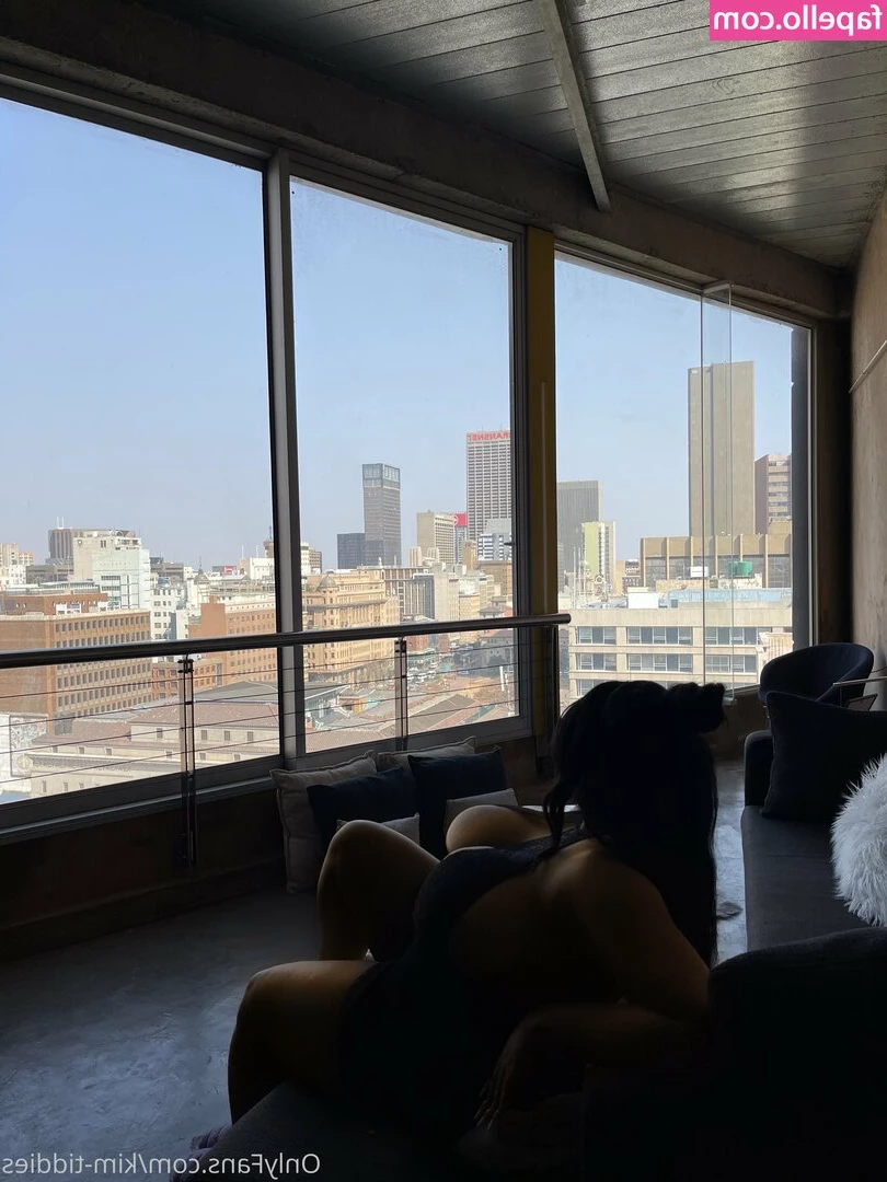 Kim Tiddies [ kim-tiddies ] - You say you like my 34G s  Well here they are  I m grabbing and