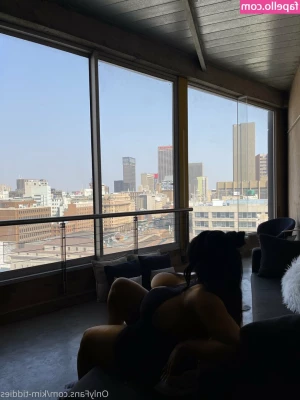 Kim Tiddies [ kim-tiddies ] - You say you like my 34G s  Well here they are  I m grabbing and