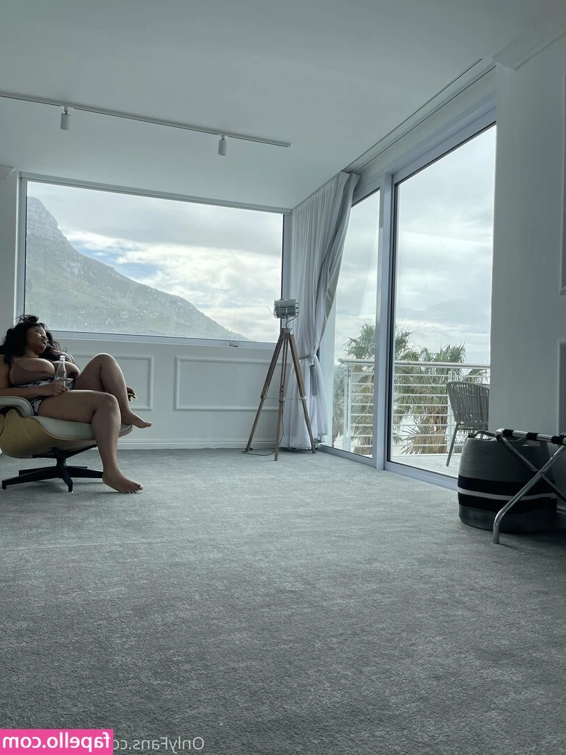 Kim Tiddies [ kim-tiddies ] - Who wants to help me loosen up this hole