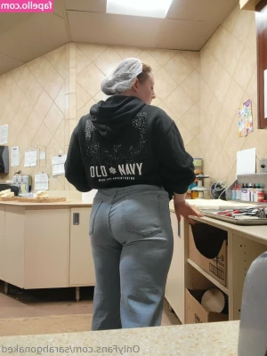 sarahgonaked - Who wants to cum smoke with me   while I m in my garden