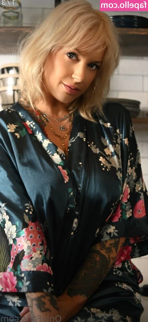 Darci Carlson [ darci-carlson ] - I looooove my nipples being pinched    DM to see the video of me