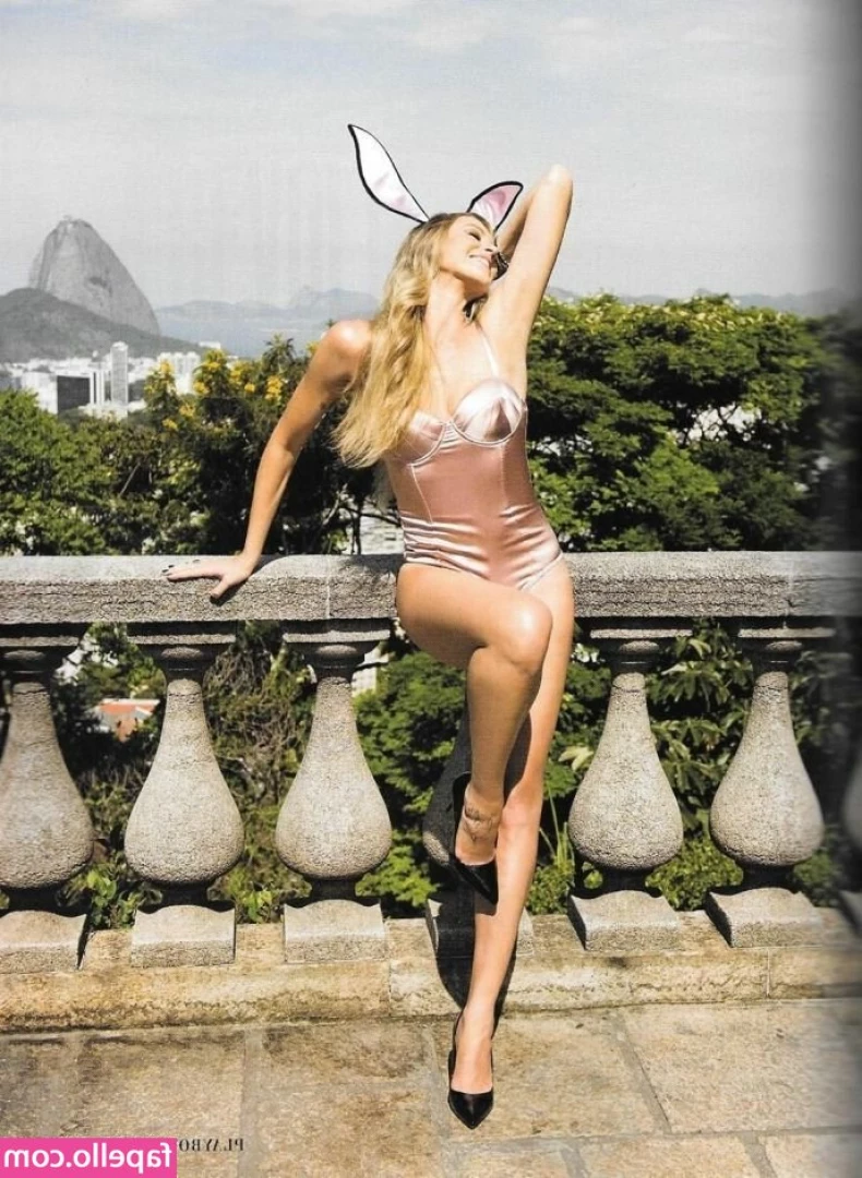 Luana Piovani [ luana-piovani ] - My toes would tickle my pussy too if they could reach 😭 I’m