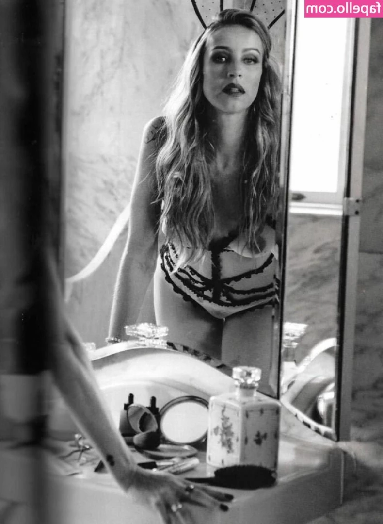 Luana Piovani [ luana-piovani ] - Hot doggystyle fucking on the bed with  lolarae29