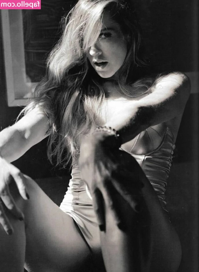 Luana Piovani [ luana-piovani ] - What about a little T&A for you on this beautiful Friday? 🤩