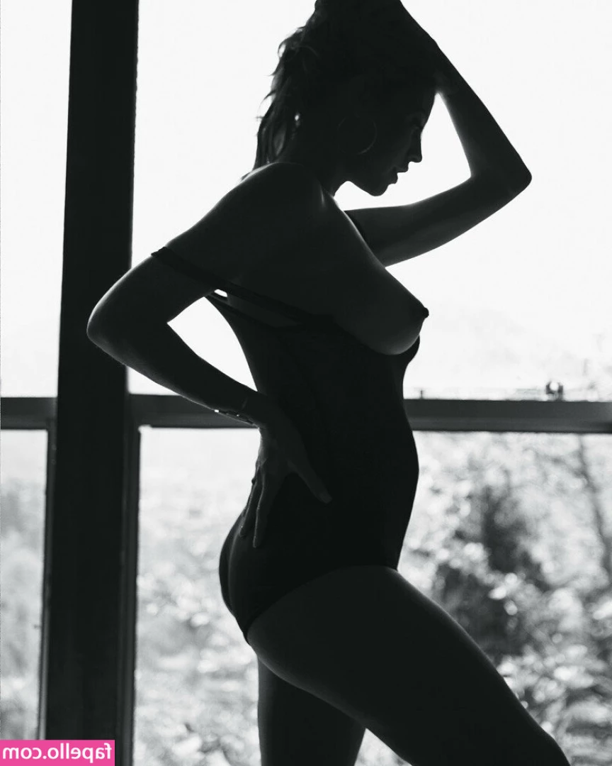 Luana Piovani [ luana-piovani ] - Bored in the house  amp  im in the house bored