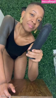 monet_betty [ monet-betty ] - Sometimes  I look like a normal person and wear glasses  Lol